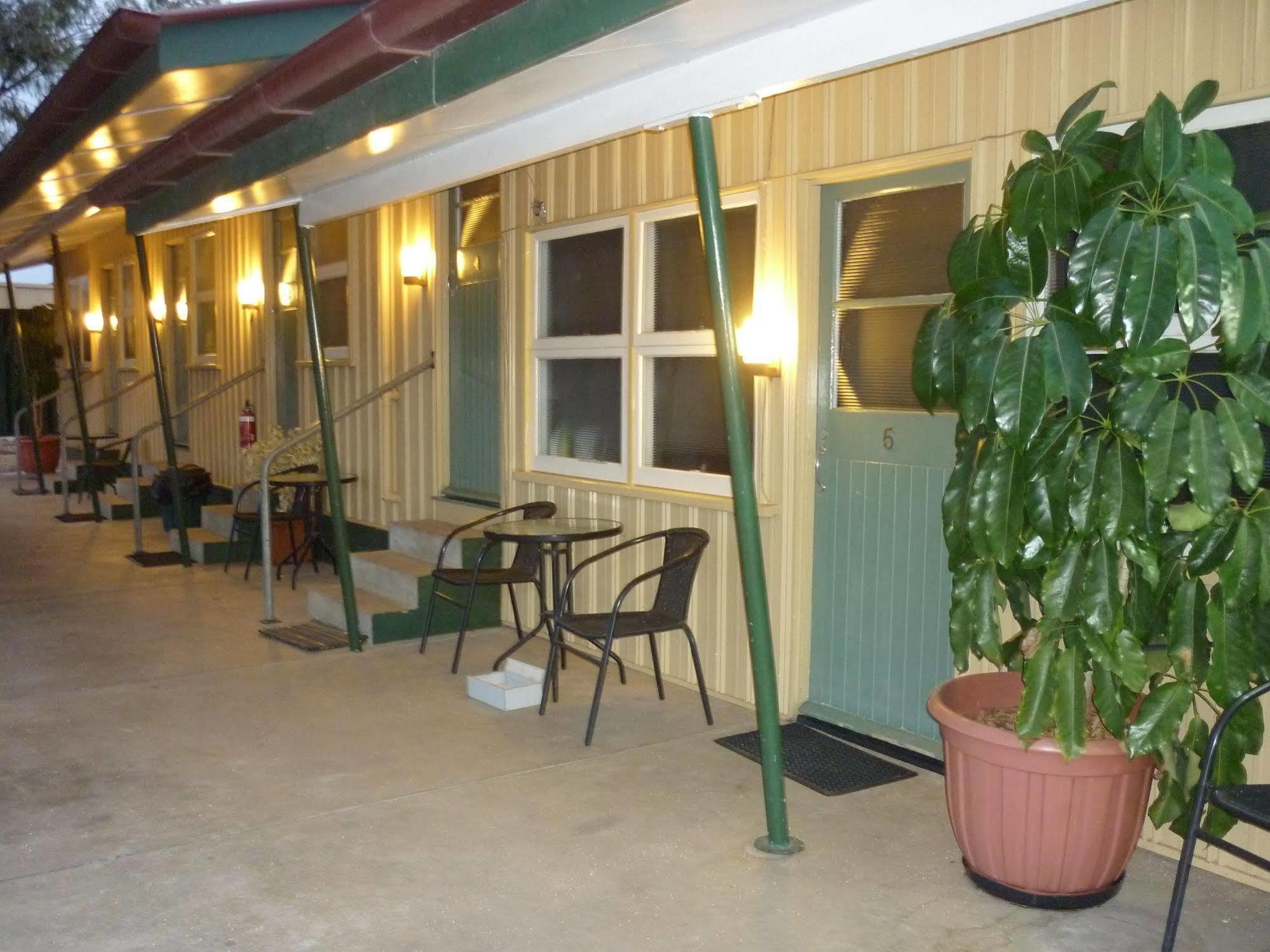 Roma Aussie Tourist Park Motel Exterior photo